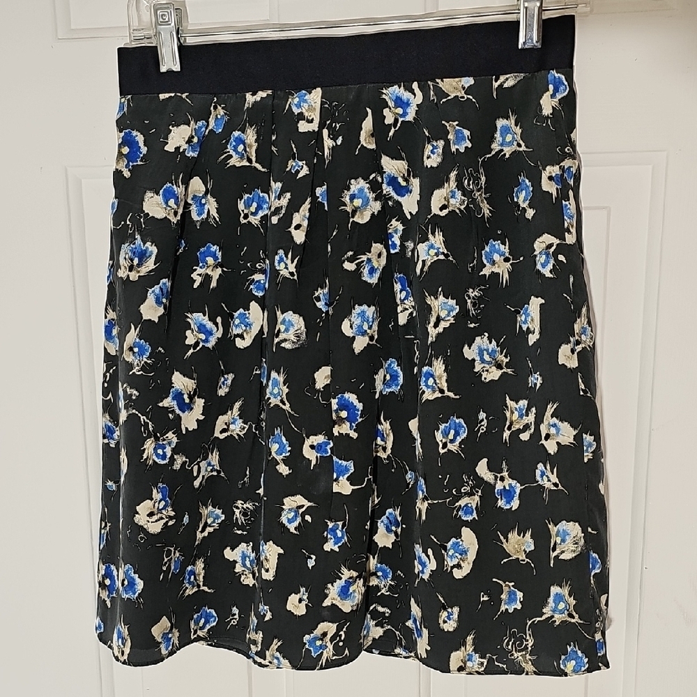 J.Crew 100% Silk Skirt. Floral with Blue/White Flowers. Size 4. Completly Lined. - Picture 1 of 8
